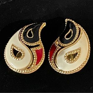 ✨Chic Vintage Signed Avon Teadrop Stud Earrings in Black/White
